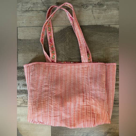 NWOT! LA SOUL Reversible Floral Print/Stripes Cotton Quilted Tote - Picture 6 of 6